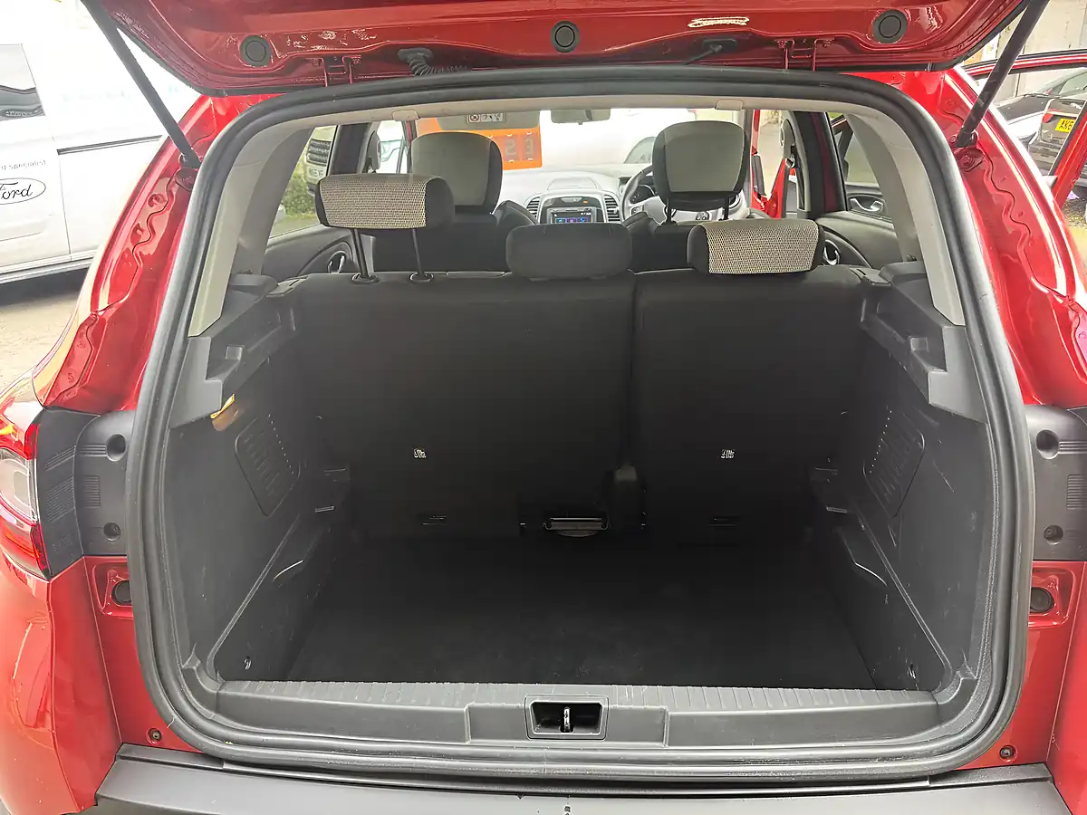 Used 2019 Renault Captur Iconic Red - Interior and Exterior details 10