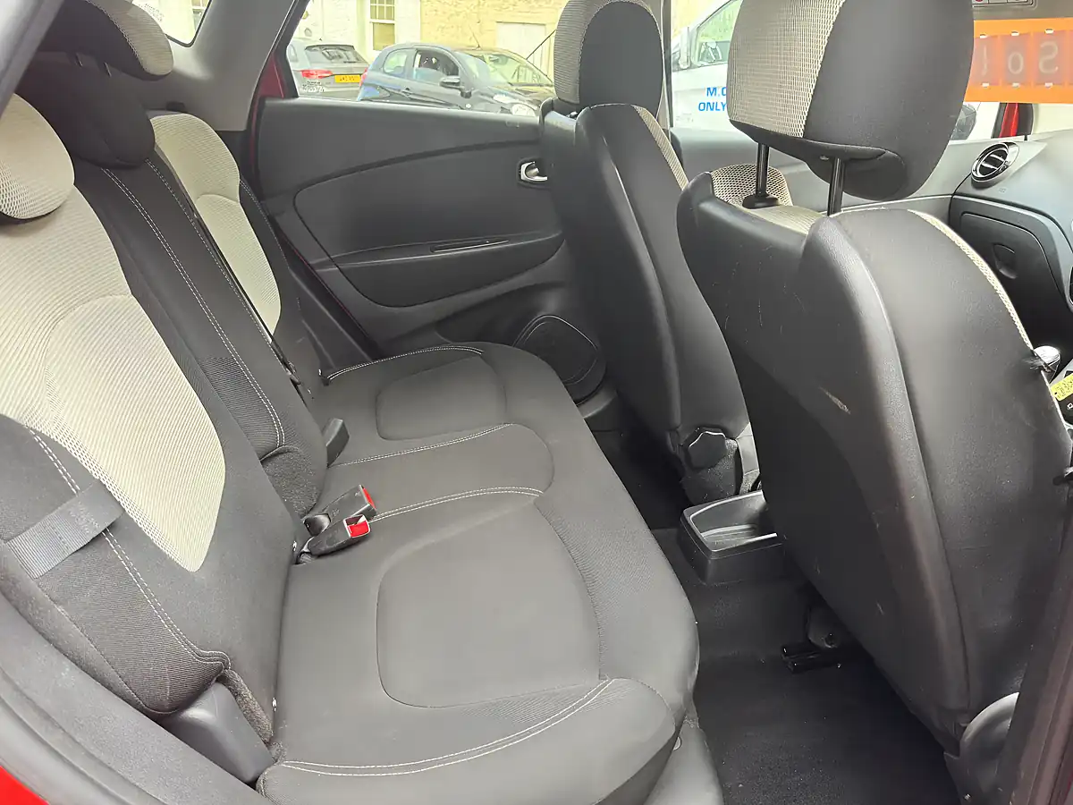 Used 2019 Renault Captur Iconic Red - Interior and Exterior details 11