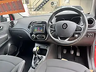 Used 2019 Renault Captur Iconic Red - Interior and Exterior details 12