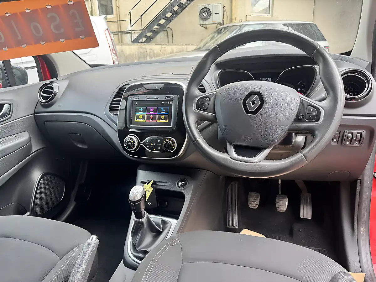 Used 2019 Renault Captur Iconic Red - Interior and Exterior details 12