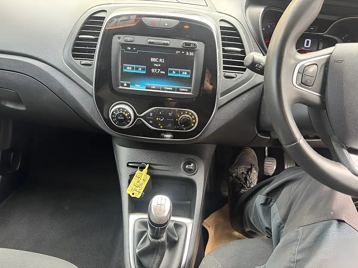 Used 2019 Renault Captur Iconic Red - Interior and Exterior details 13