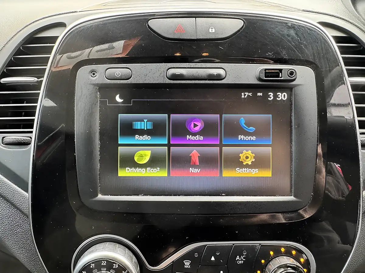Used 2019 Renault Captur Iconic Red - Interior and Exterior details 14