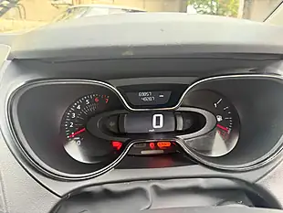 Used 2019 Renault Captur Iconic Red - Interior and Exterior details 15