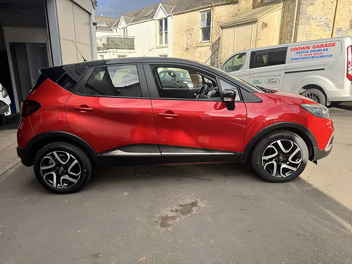 Used 2019 Renault Captur Iconic Red - Interior and Exterior details 2