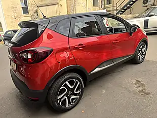 Used 2019 Renault Captur Iconic Red - Interior and Exterior details 3