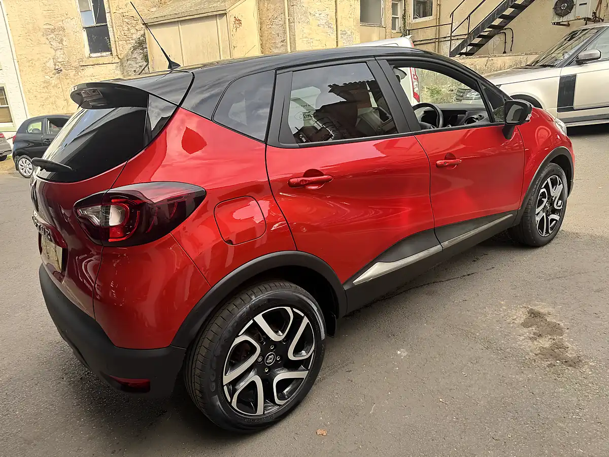 Used 2019 Renault Captur Iconic Red - Interior and Exterior details 3