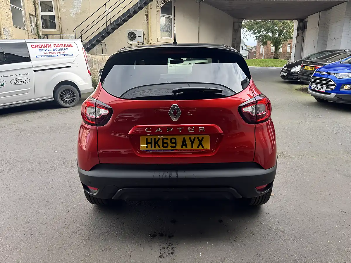 Used 2019 Renault Captur Iconic Red - Interior and Exterior details 4