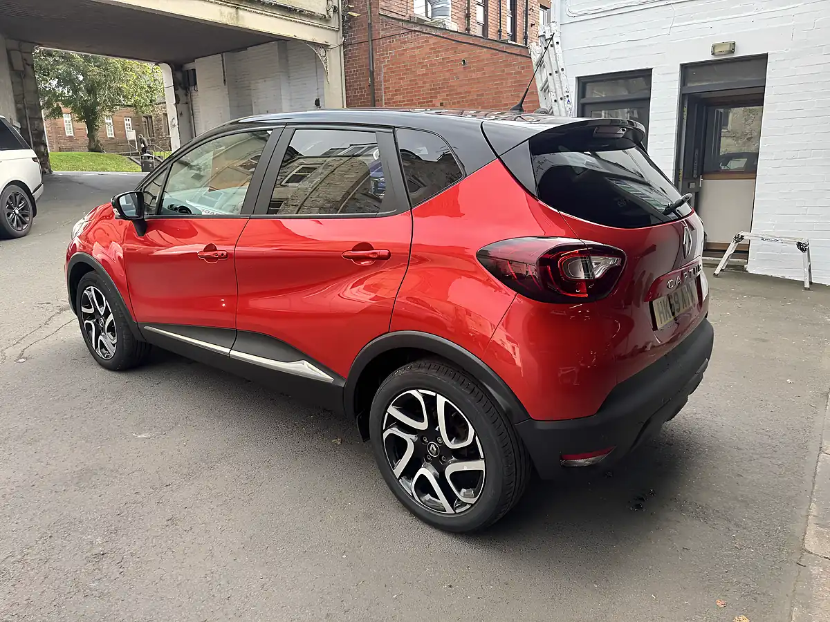 Used 2019 Renault Captur Iconic Red - Interior and Exterior details 5