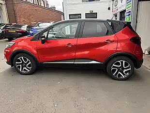 Used 2019 Renault Captur Iconic Red - Interior and Exterior details 6