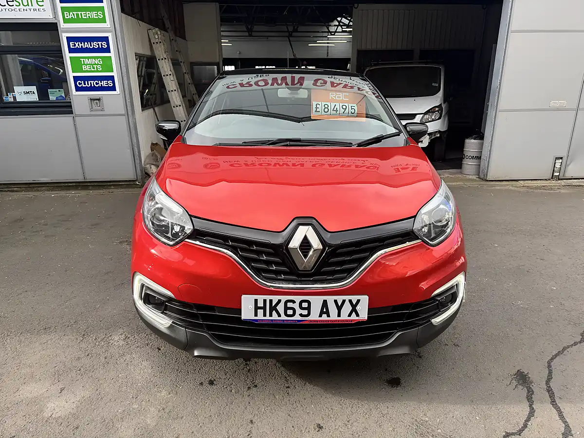 Used 2019 Renault Captur Iconic Red - Interior and Exterior details 7