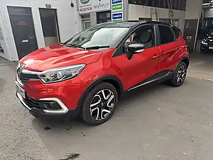 Used 2019 Renault Captur Iconic Red - Interior and Exterior details 8