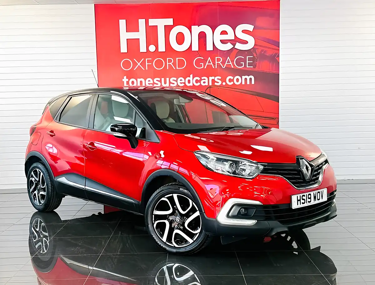 Used 2019 Renault Captur Iconic Red - Front View