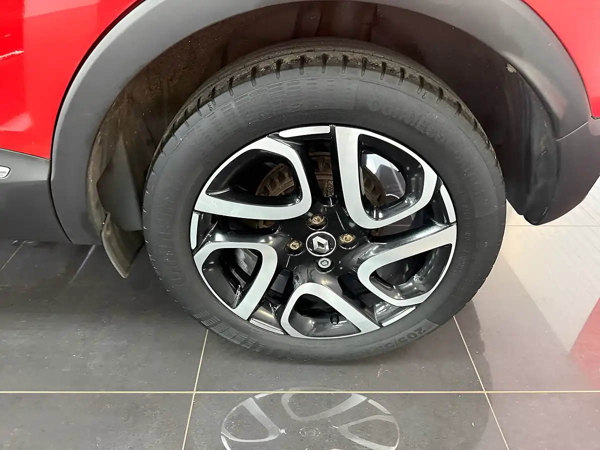 Used 2019 Renault Captur Iconic Red - Interior and Exterior details 10