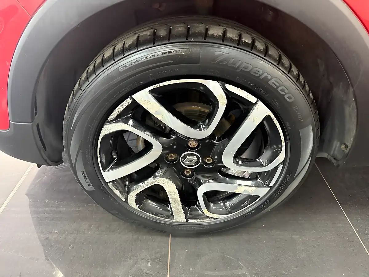 Used 2019 Renault Captur Iconic Red - Interior and Exterior details 12