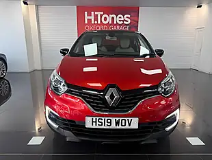 Used 2019 Renault Captur Iconic Red - Interior and Exterior details 13