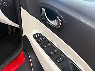 Used 2019 Renault Captur Iconic Red - Interior and Exterior details 15