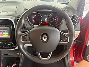 Used 2019 Renault Captur Iconic Red - Interior and Exterior details 16