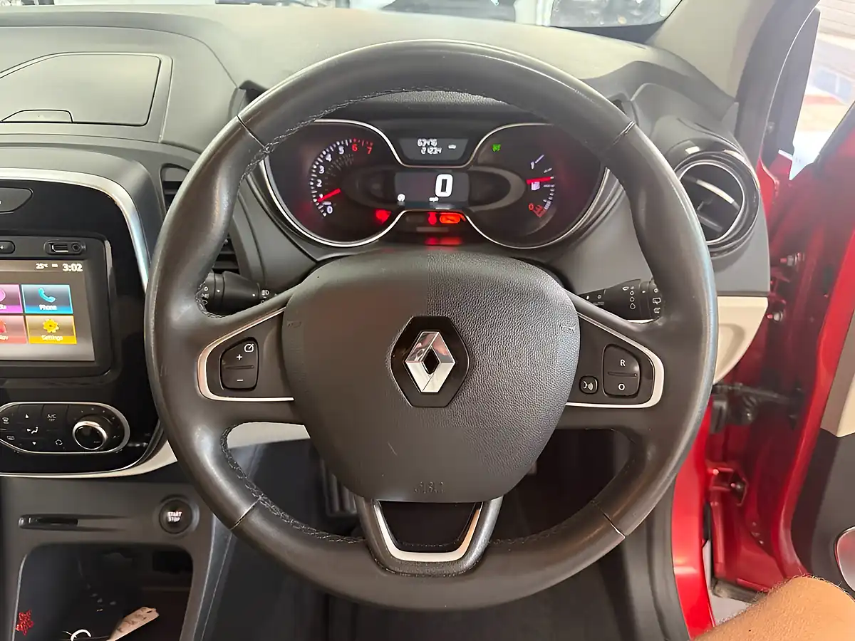 Used 2019 Renault Captur Iconic Red - Interior and Exterior details 16