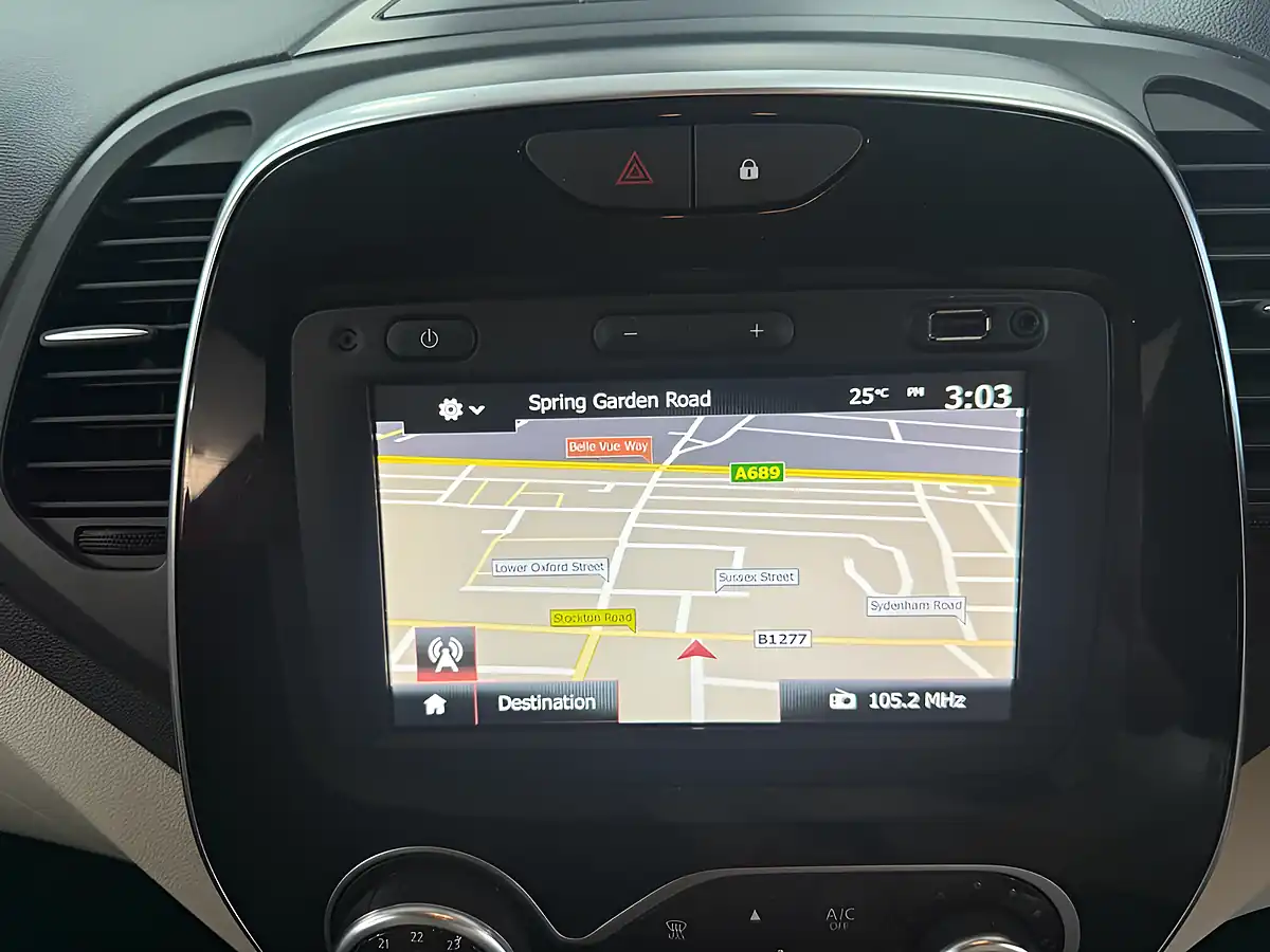 Used 2019 Renault Captur Iconic Red - Interior and Exterior details 18
