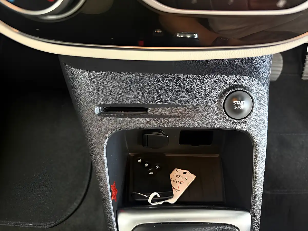 Used 2019 Renault Captur Iconic Red - Interior and Exterior details 19