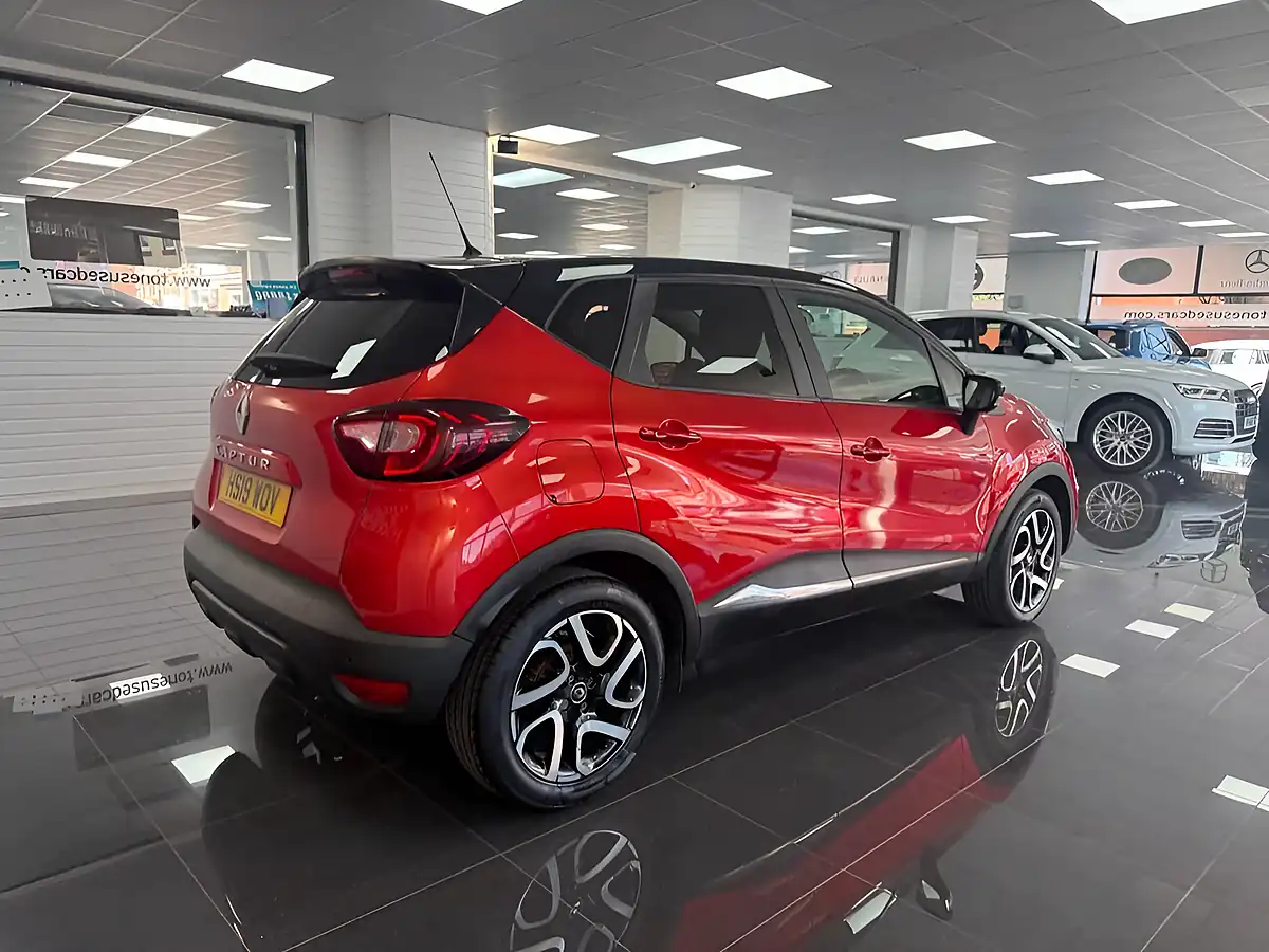 Used 2019 Renault Captur Iconic Red - Interior and Exterior details 2