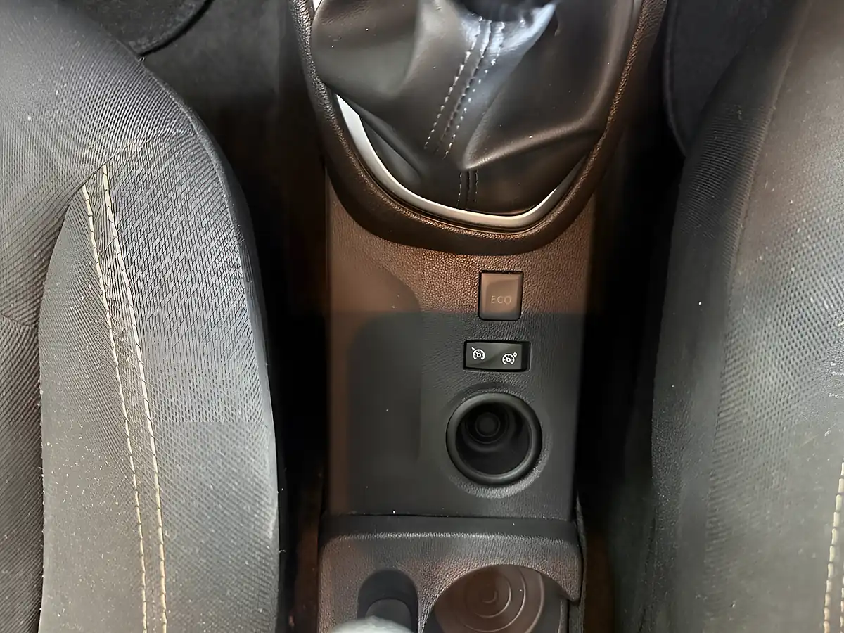 Used 2019 Renault Captur Iconic Red - Interior and Exterior details 20