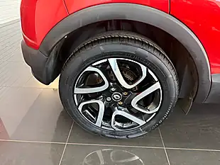 Used 2019 Renault Captur Iconic Red - Interior and Exterior details 3