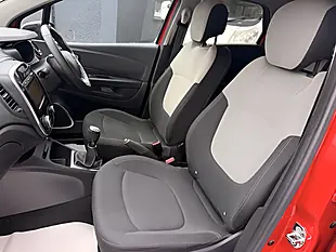 Used 2019 Renault Captur Iconic Red - Interior and Exterior details 11
