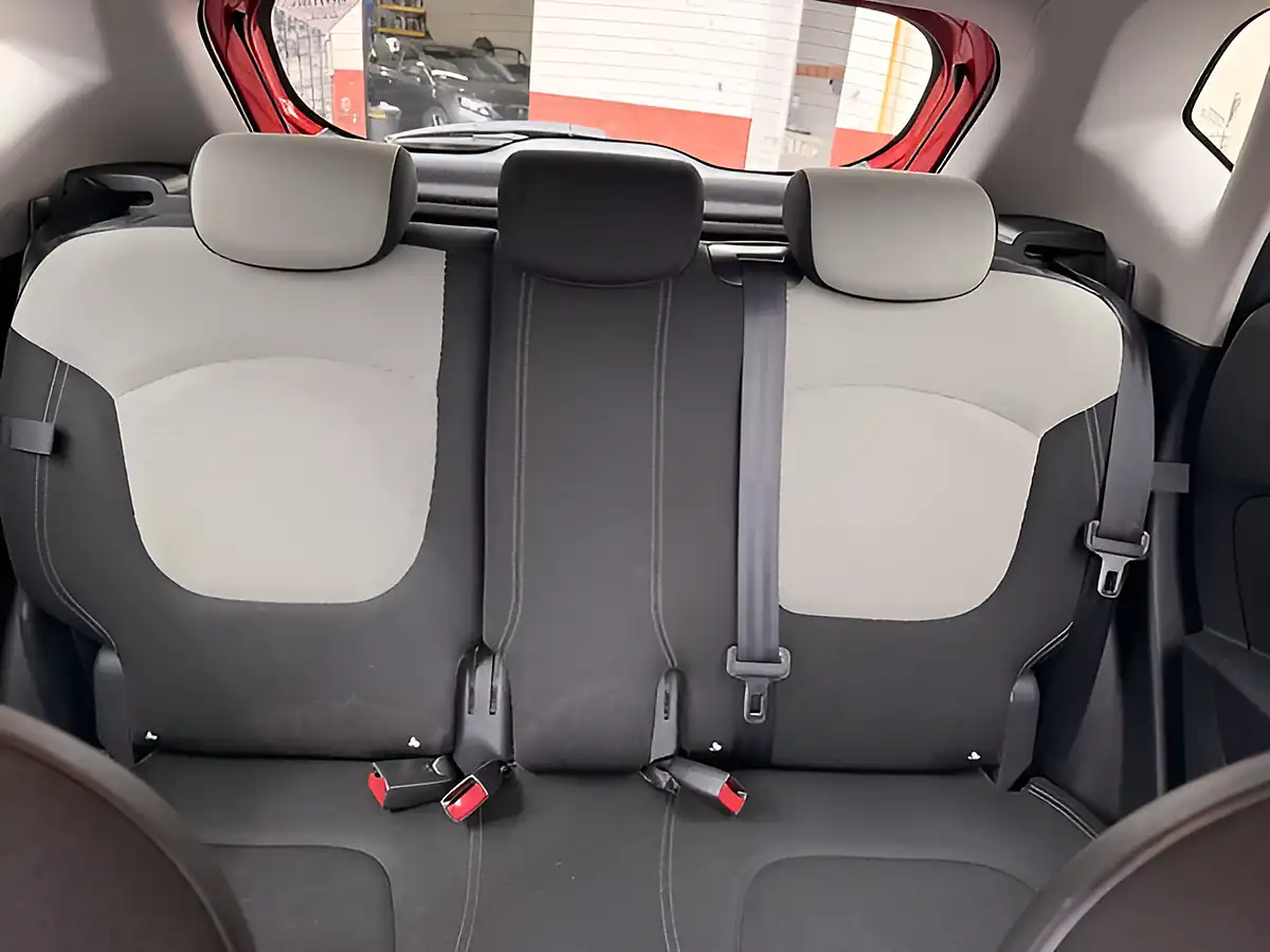 Used 2019 Renault Captur Iconic Red - Interior and Exterior details 12