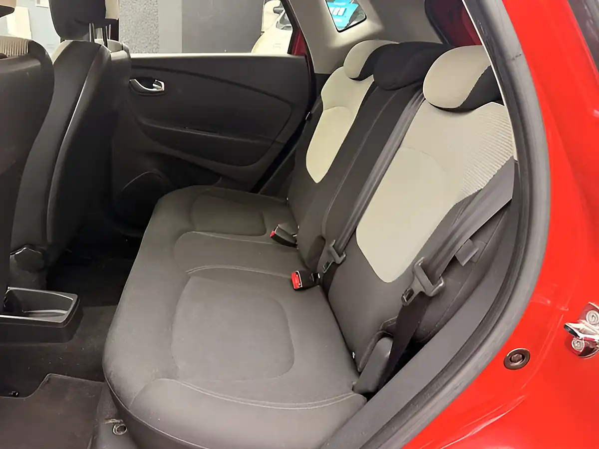 Used 2019 Renault Captur Iconic Red - Interior and Exterior details 13