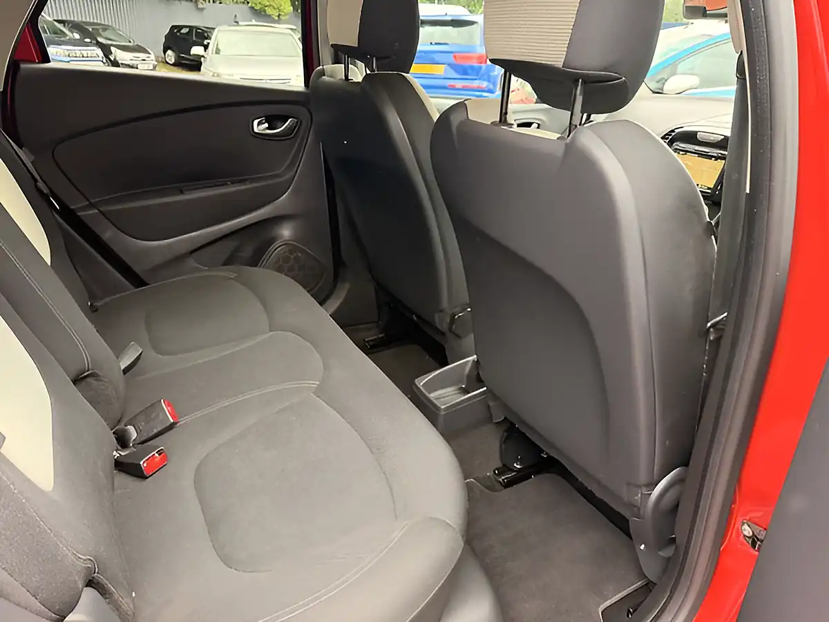 Used 2019 Renault Captur Iconic Red - Interior and Exterior details 15
