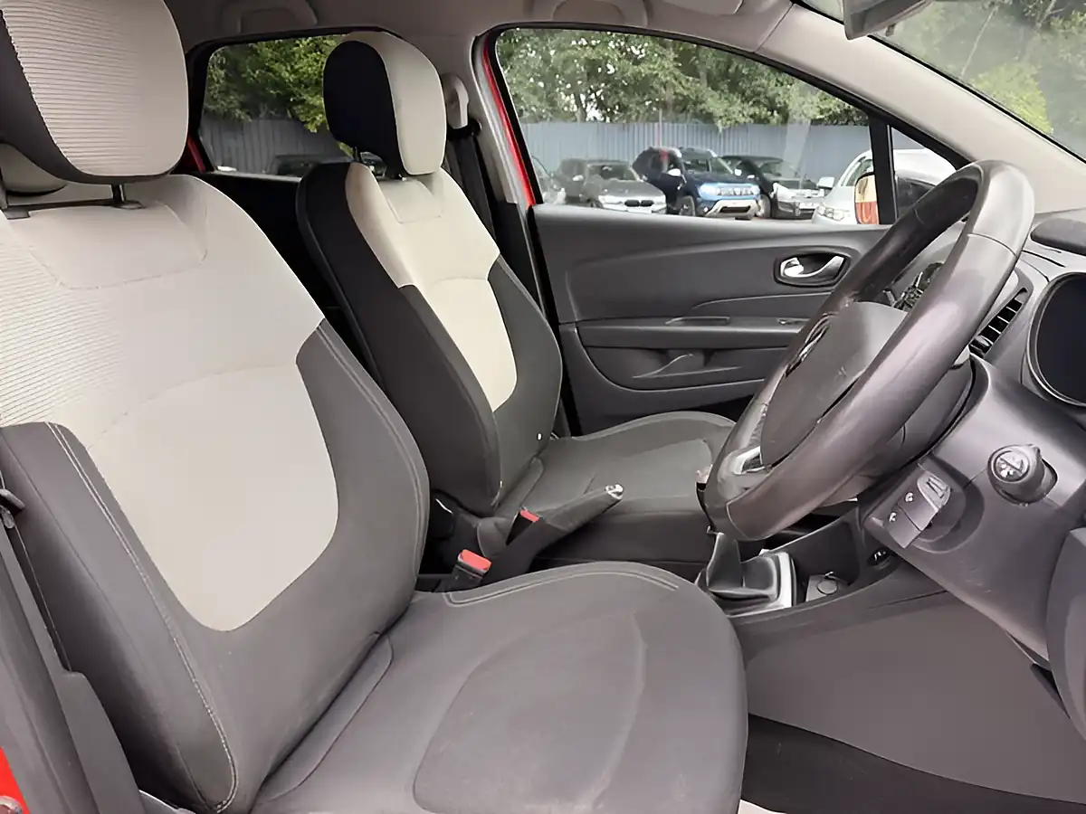 Used 2019 Renault Captur Iconic Red - Interior and Exterior details 16