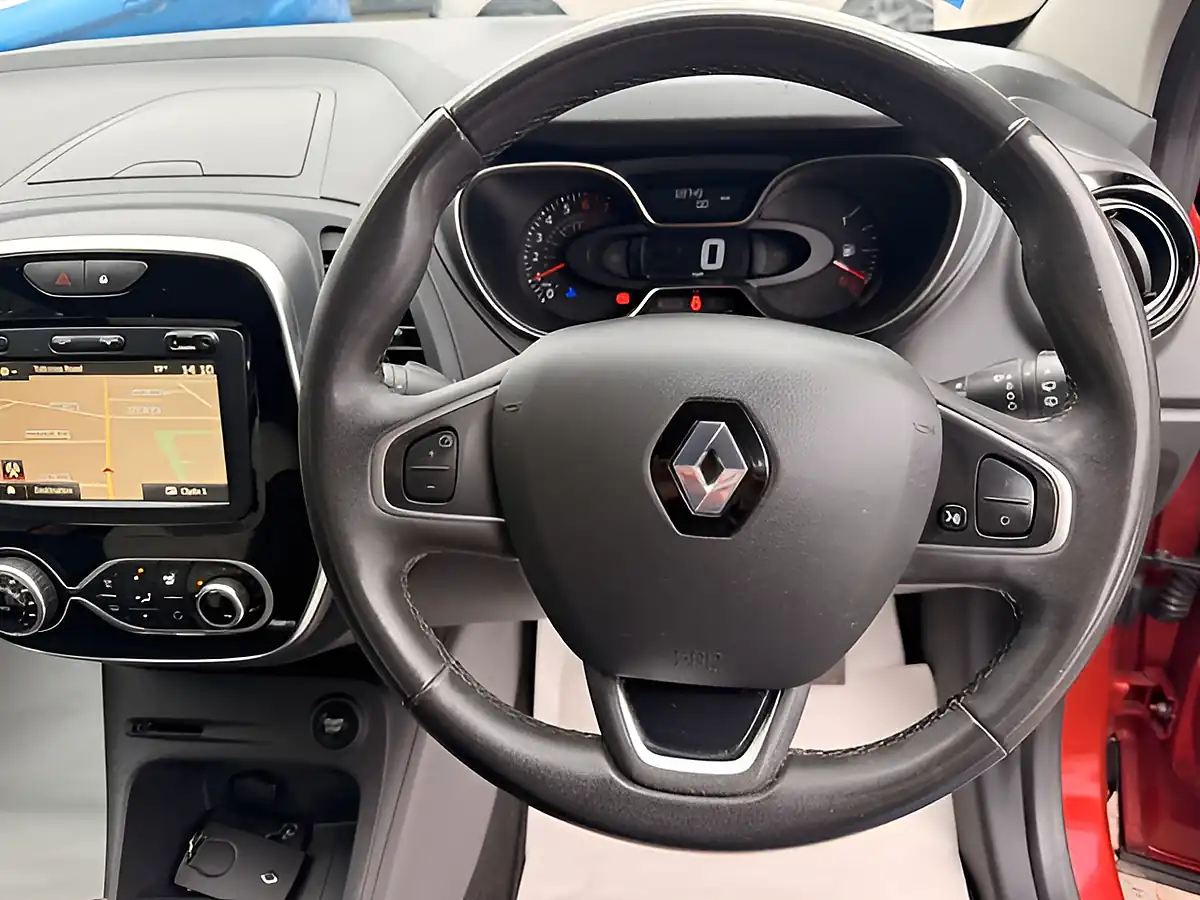 Used 2019 Renault Captur Iconic Red - Interior and Exterior details 17