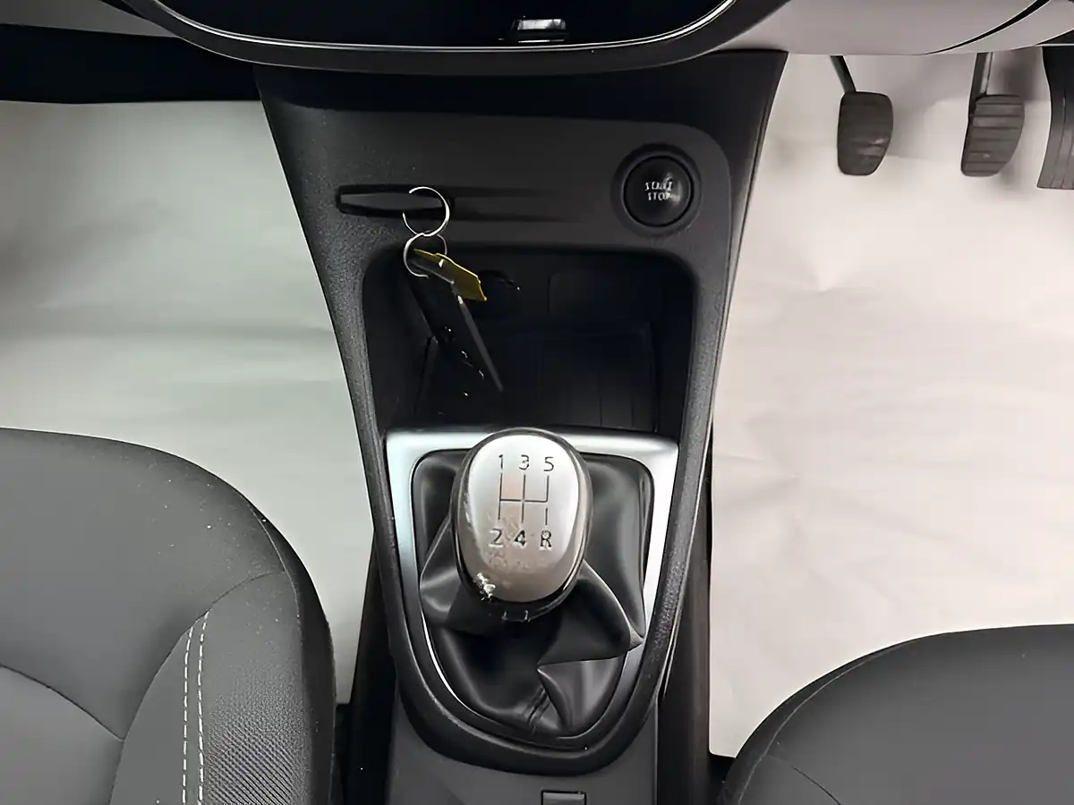 Used 2019 Renault Captur Iconic Red - Interior and Exterior details 18