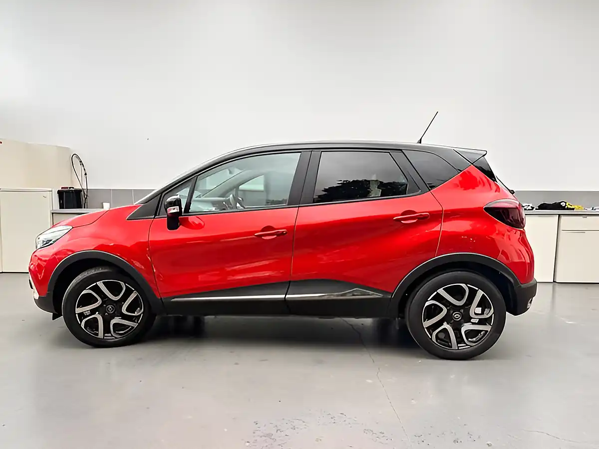Used 2019 Renault Captur Iconic Red - Interior and Exterior details 3
