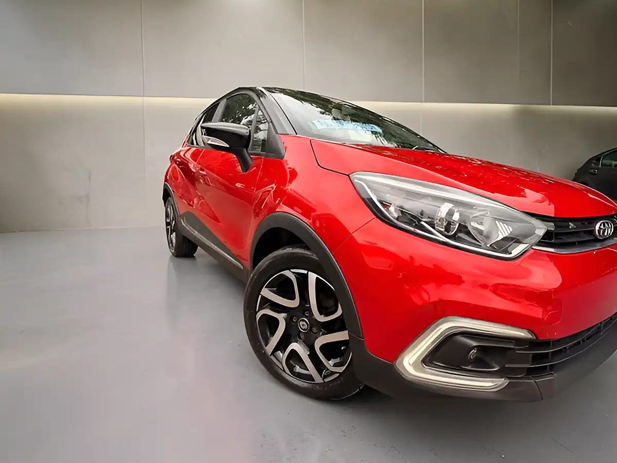 Used 2019 Renault Captur Iconic Red - Interior and Exterior details 5