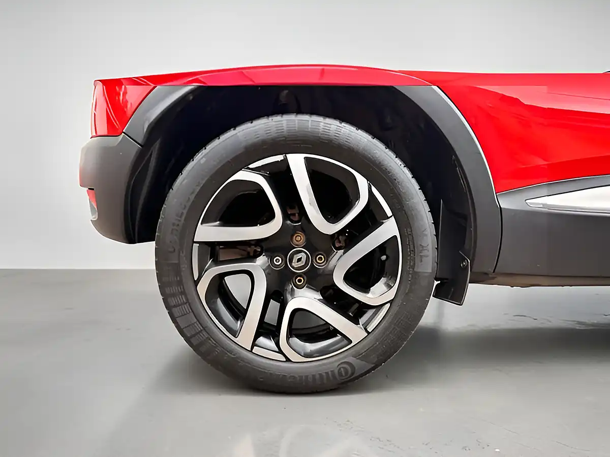 Used 2019 Renault Captur Iconic Red - Interior and Exterior details 6