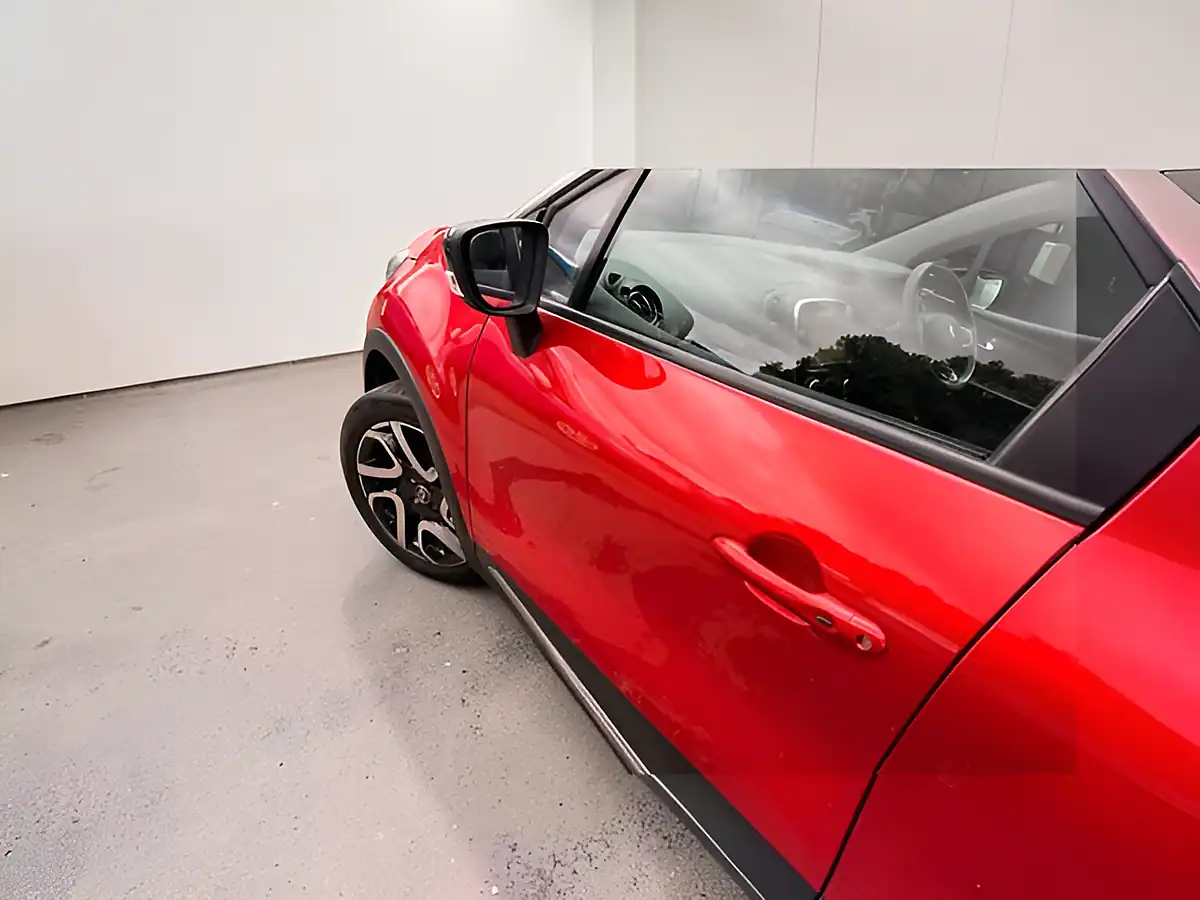 Used 2019 Renault Captur Iconic Red - Interior and Exterior details 9
