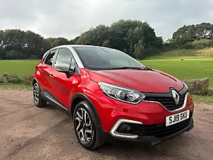 Used 2019 Renault Captur Iconic Red - Interior and Exterior details 10