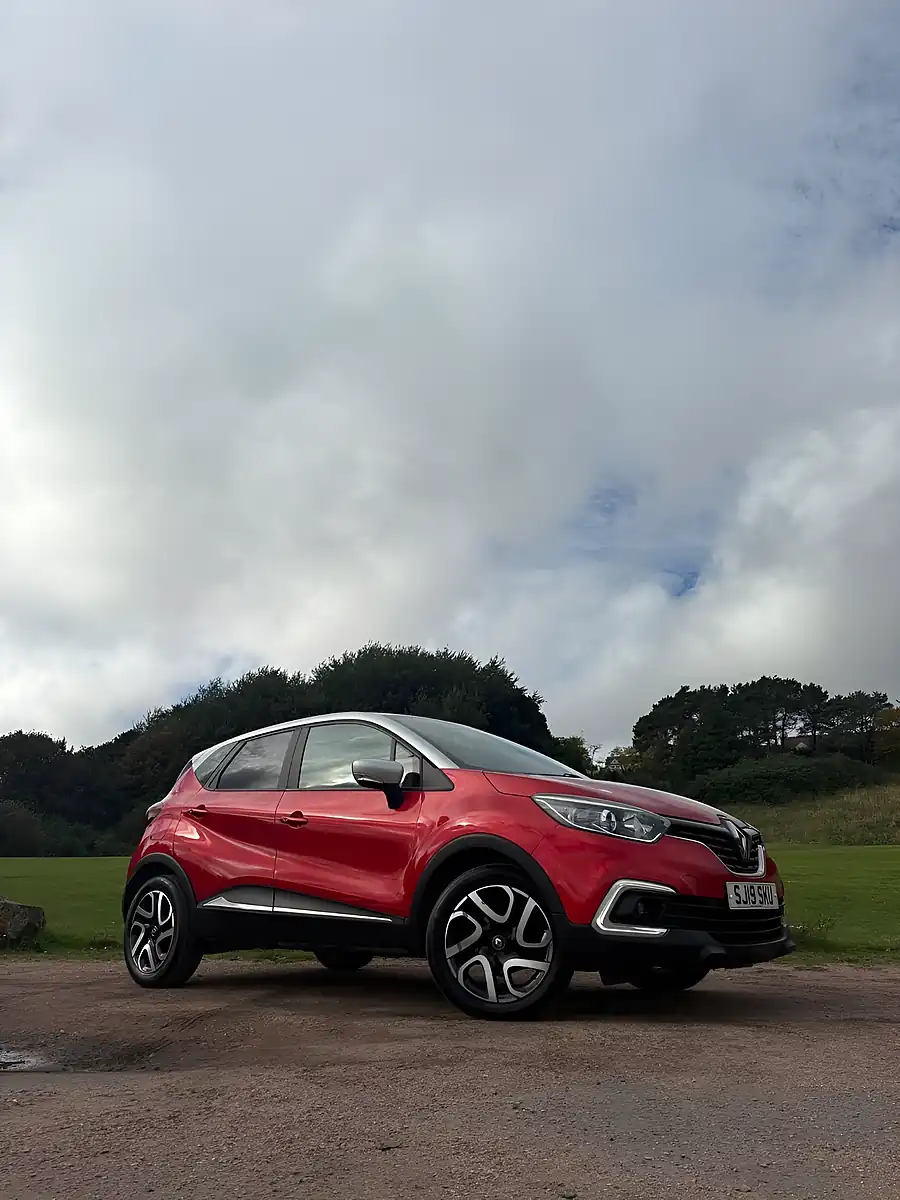 Used 2019 Renault Captur Iconic Red - Interior and Exterior details 11