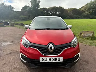 Used 2019 Renault Captur Iconic Red - Interior and Exterior details 14