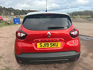Used 2019 Renault Captur Iconic Red - Interior and Exterior details 15