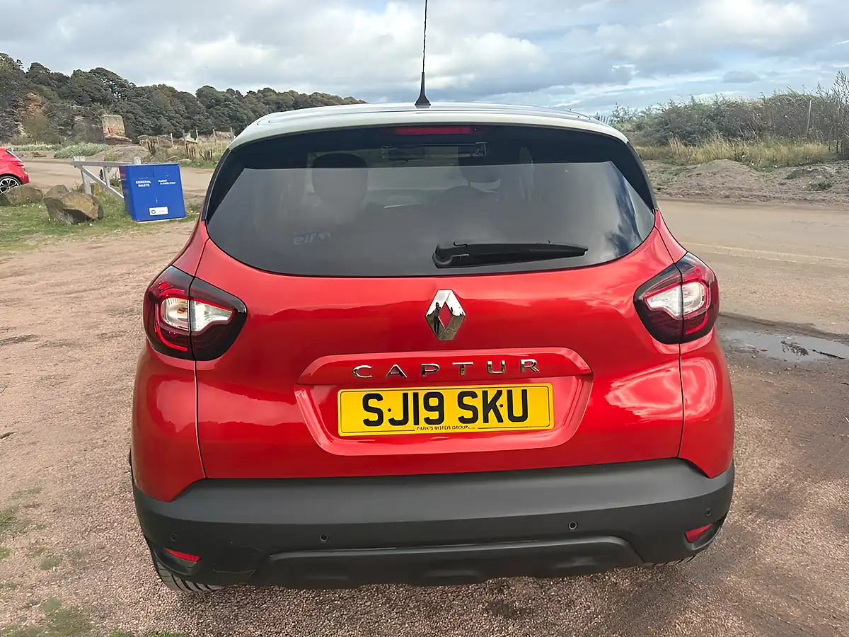 Used 2019 Renault Captur Iconic Red - Interior and Exterior details 15