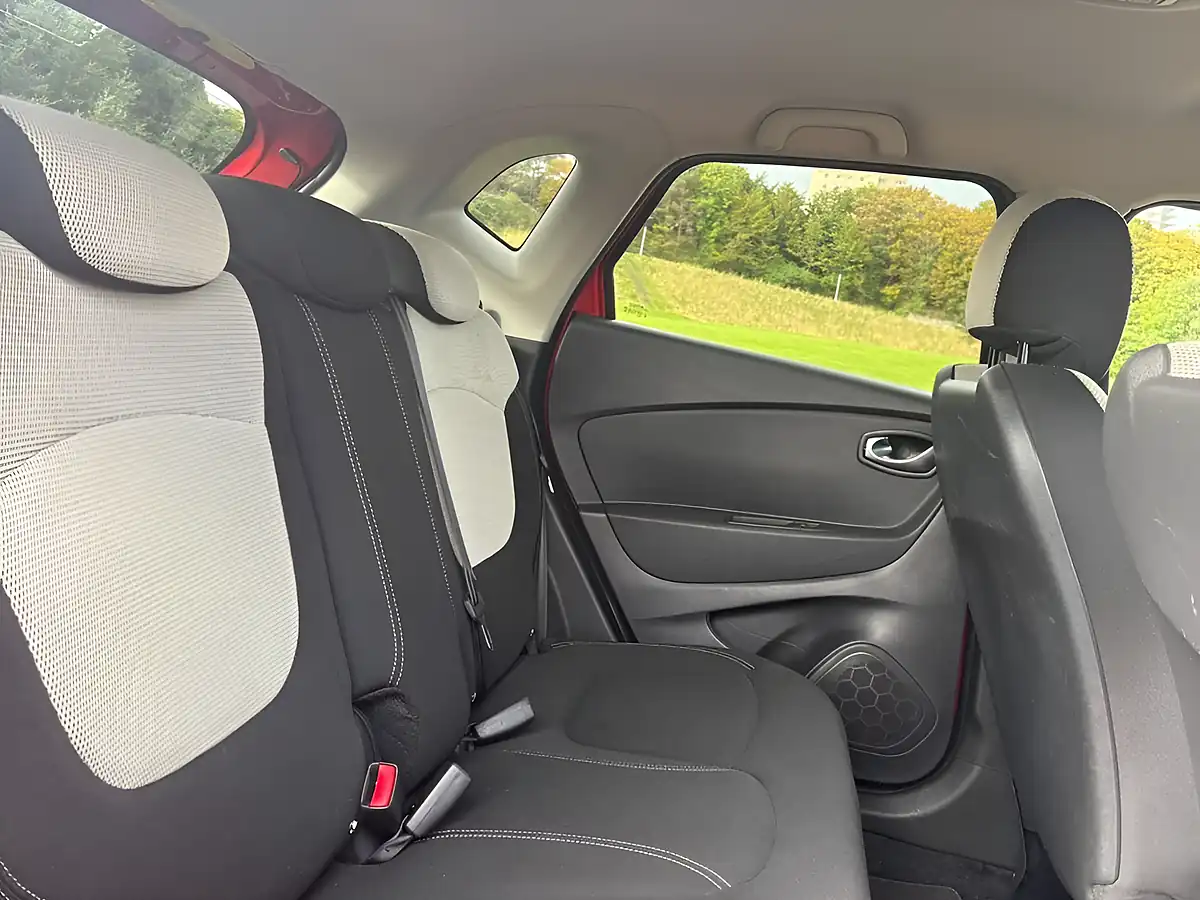 Used 2019 Renault Captur Iconic Red - Interior and Exterior details 17