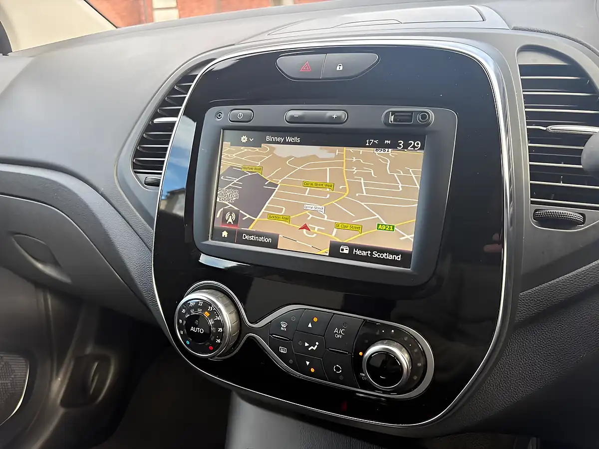Used 2019 Renault Captur Iconic Red - Interior and Exterior details 2