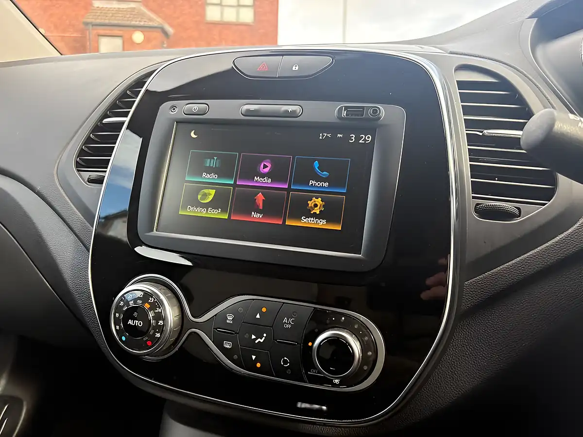 Used 2019 Renault Captur Iconic Red - Interior and Exterior details 20