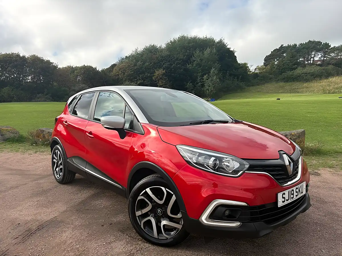 Used 2019 Renault Captur Iconic Red - Interior and Exterior details 3