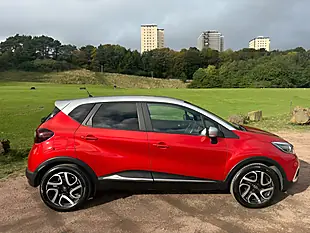 Used 2019 Renault Captur Iconic Red - Interior and Exterior details 4