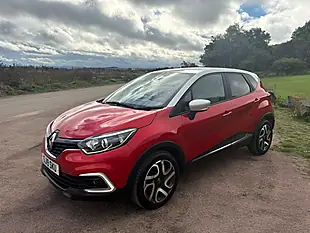 Used 2019 Renault Captur Iconic Red - Interior and Exterior details 8