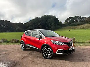 Used 2019 Renault Captur Iconic Red - Interior and Exterior details 9